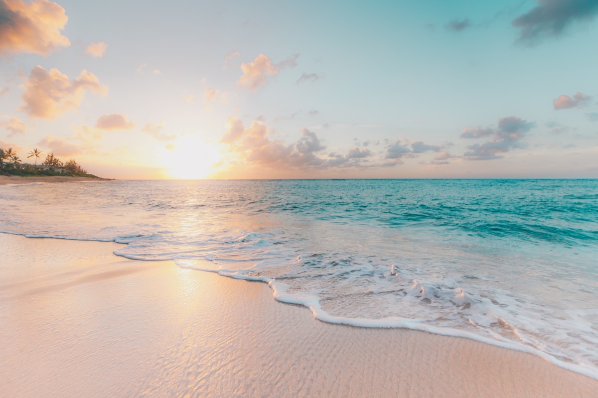Crystal clear turquoise water and white sand beach